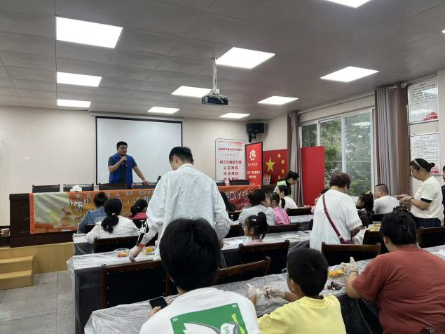 “饼”纷中秋·乐趣满满——温江区寿安镇复兴社区月饼DIY