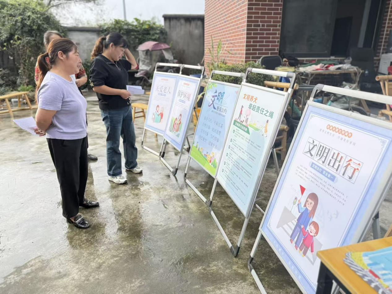 万春镇永和社区多措并举开展垃圾分类宣传活动