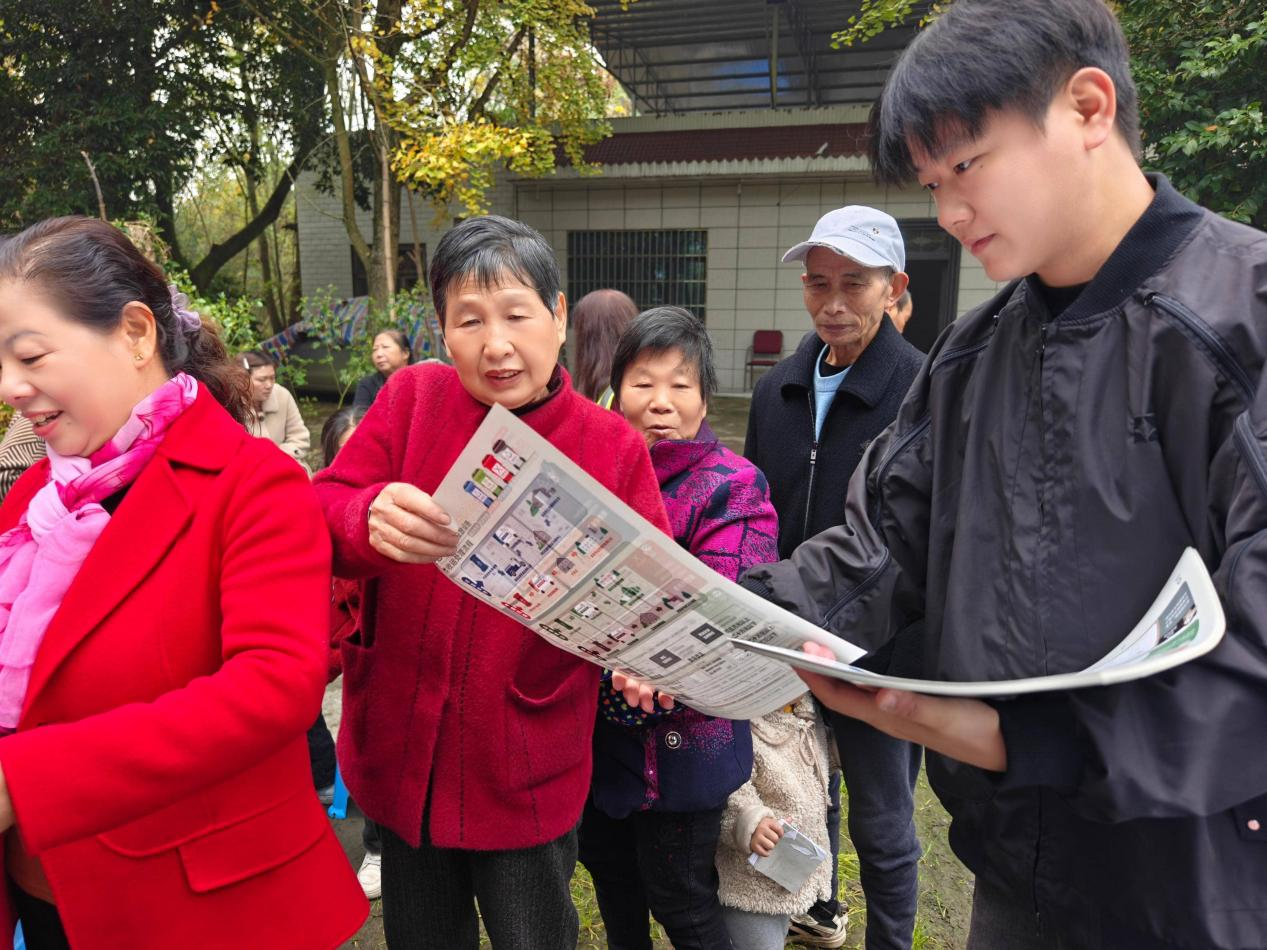 万春镇永和社区开展“垃圾分类‘城’心为民,绿色蓉城与您同行”