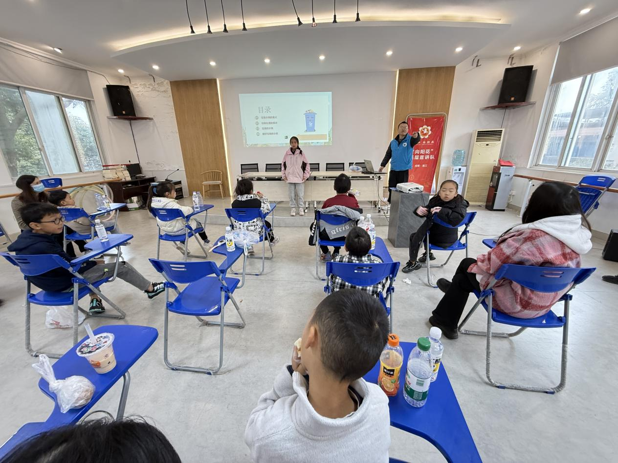 黄石社区“爱护环境，从小做起”微项目活动