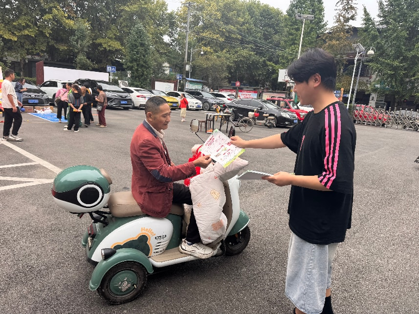 万春镇永和社区开展“践行光盘行动，共建清洁蓉城”垃圾分类宣传